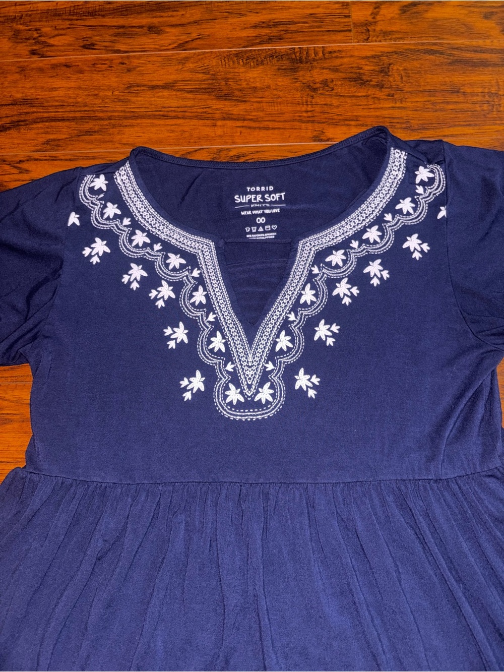 Torrid Super Soft Top Navy Blue White Floral V-Neck Short Sleeve Babydoll Blouse - Picture 5 of 8